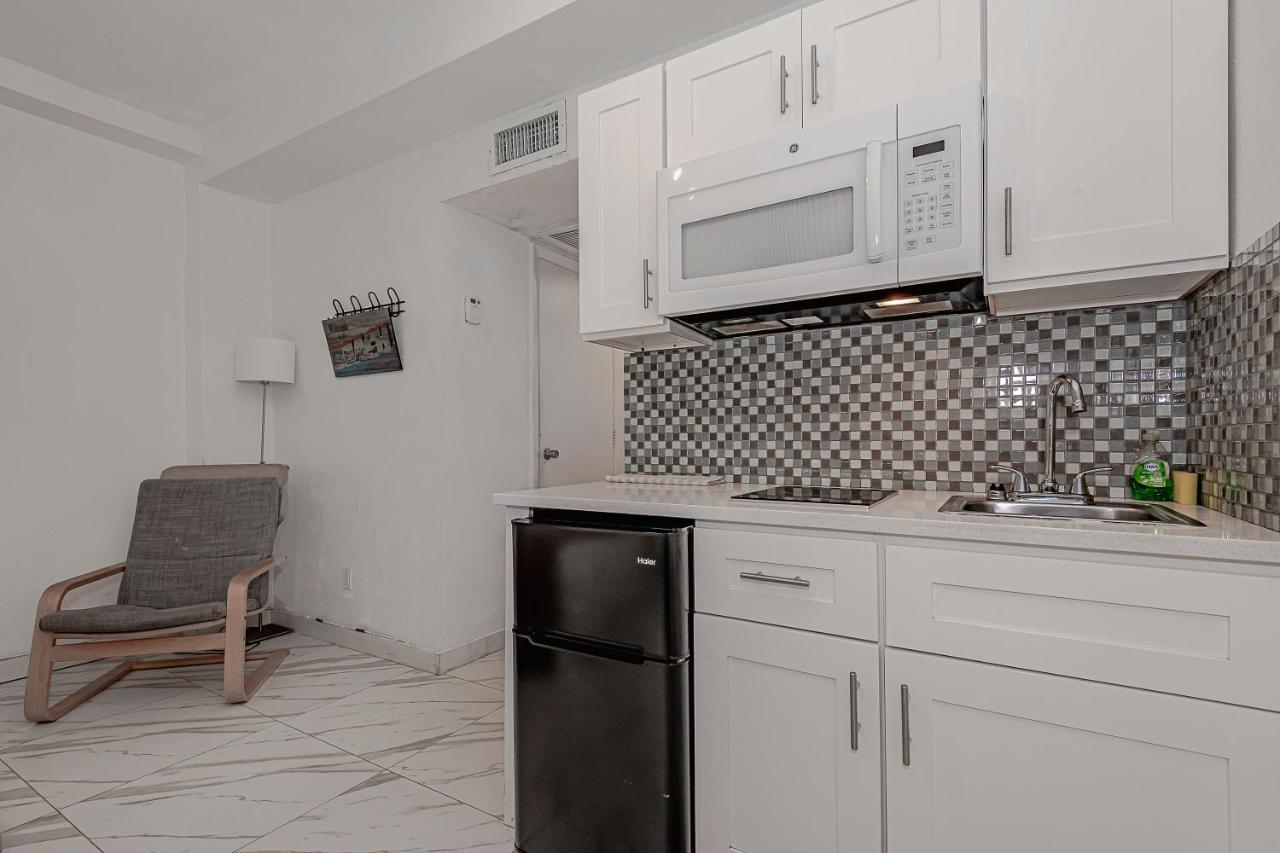 BEACH FRONT STUDIO MIAMI BEACH ··· Florida ··· Great Deals from $57